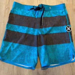 NWOT Hurley Phantom board shorts, size 32